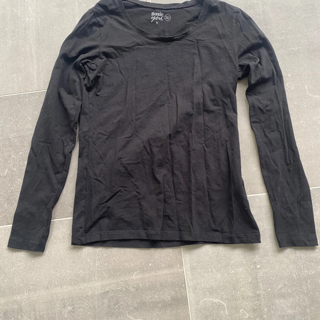 Svart långärmad basic tröja