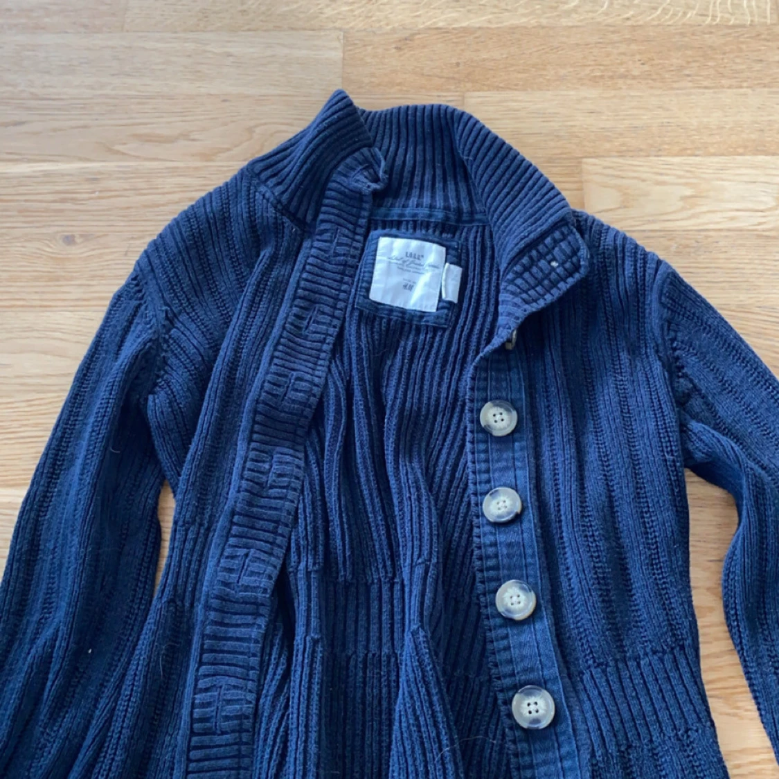 Mörkblå stickad kofta från H&M L.O.G.G. - 1