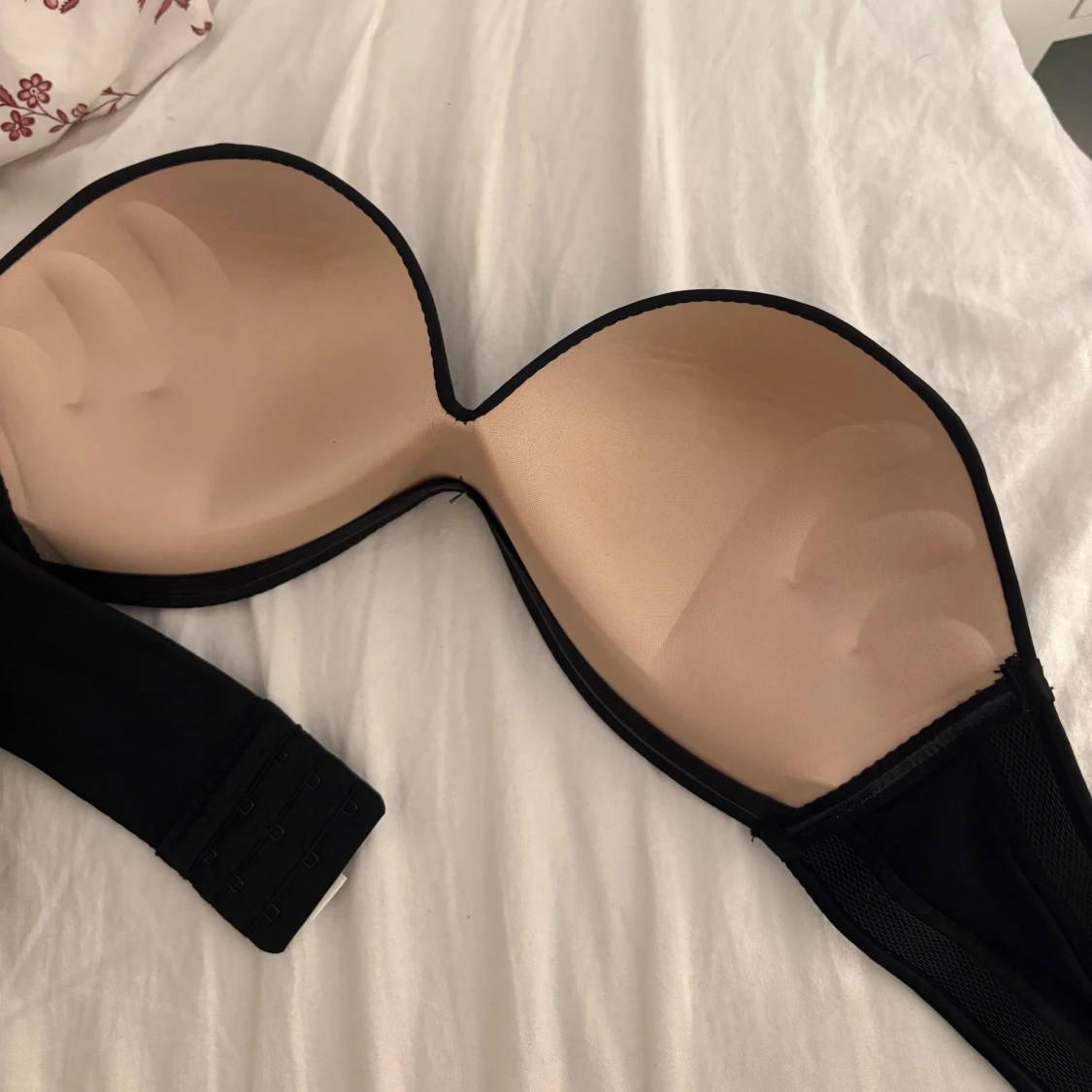 Svart axelbandslös bh - 1