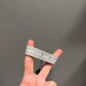 Dior armband - 1 for 149. 2 för 200! Justerbar i storlrken ( passar alla)