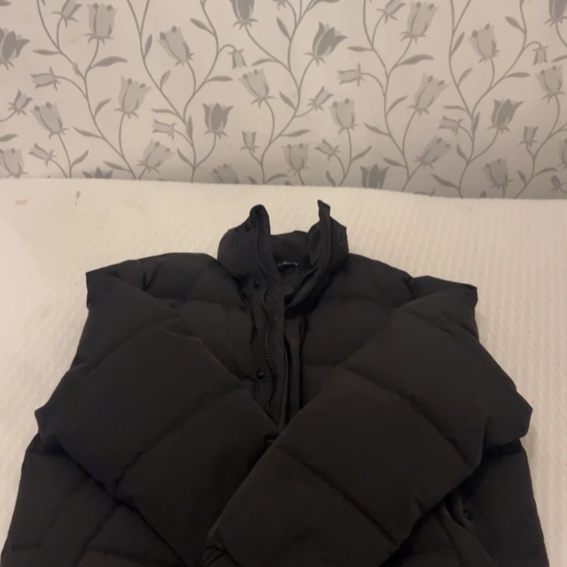 Svart pufferjacka från ZARA, M