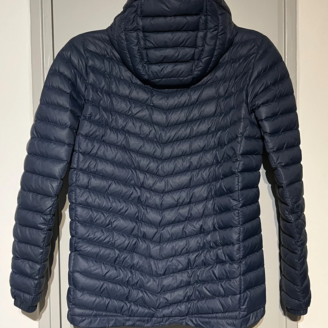 Mörkblå dunjacka Peak Performance - 1