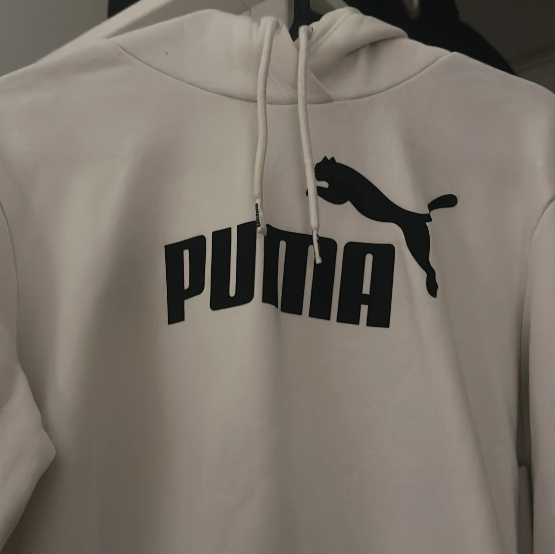 Vit hoodie från Puma med logga - 1