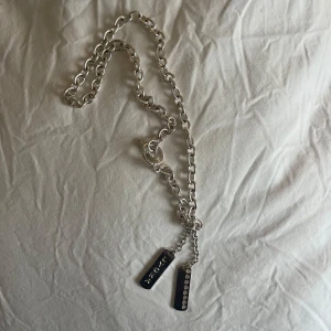 Silverfärgat halsband  - Hittad secondhand men aldrig använt💕