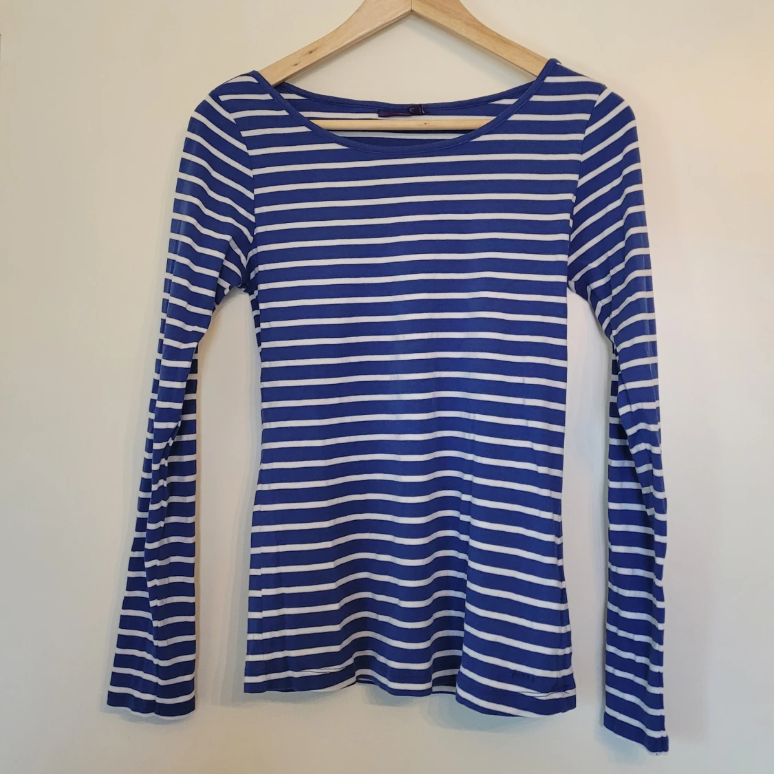 Blåvit randig långärmad tröja