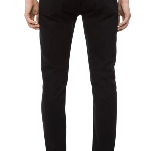 Svarta Jeans från Calvin Klein Jeans  - Svarta Jeans från CK i modellen slim west. Storlek W33 och L32