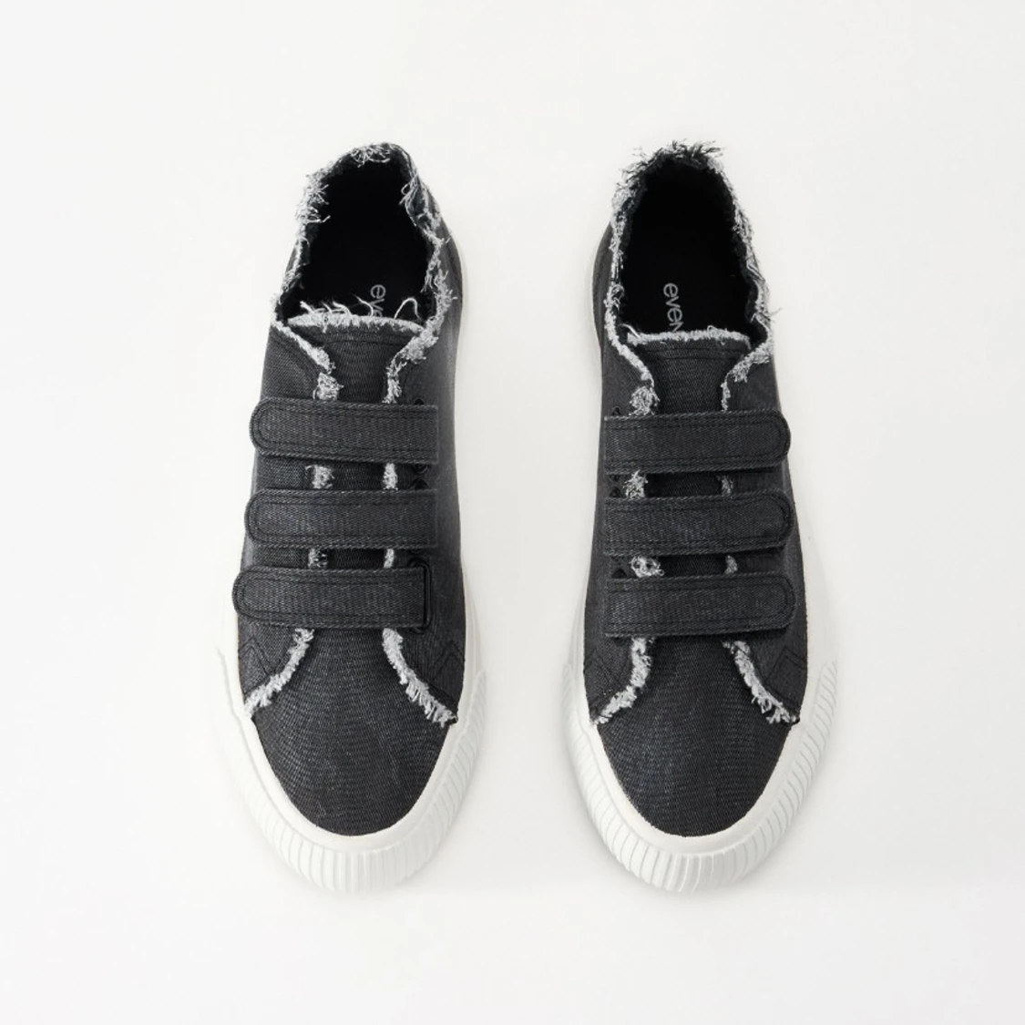 Svarta sneakers med fransade kanter - 2