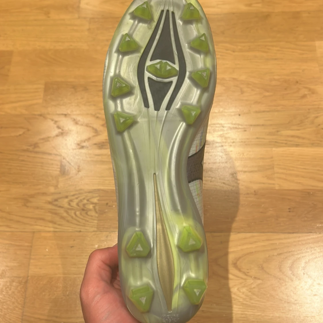 Mizuno vita fotbollsskor med mönster - 3