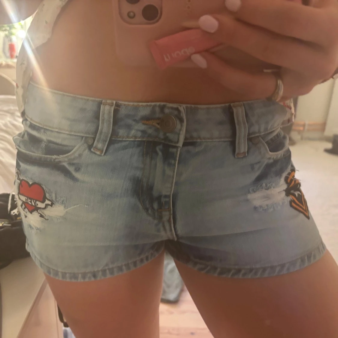 Unika Lågmidjade jeansshorts - 1