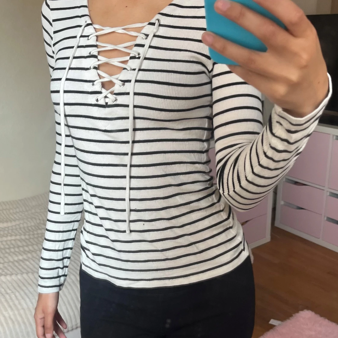 Randig långärmad tröja med snörning - 1