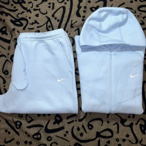 Nocta Tech Fleece - Nocta tech fleece, använd men i bra skick, hela settet
