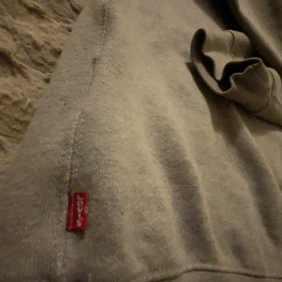 Grå hoodie från Levi's med logga - 3