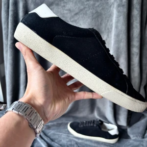 Saint Laurent skor - Originalstorlek: 44, fråga om innermått vid osäkerhet om storlek | ingår: endast skorna | fraktar spårbart eller möts upp i Täby📍