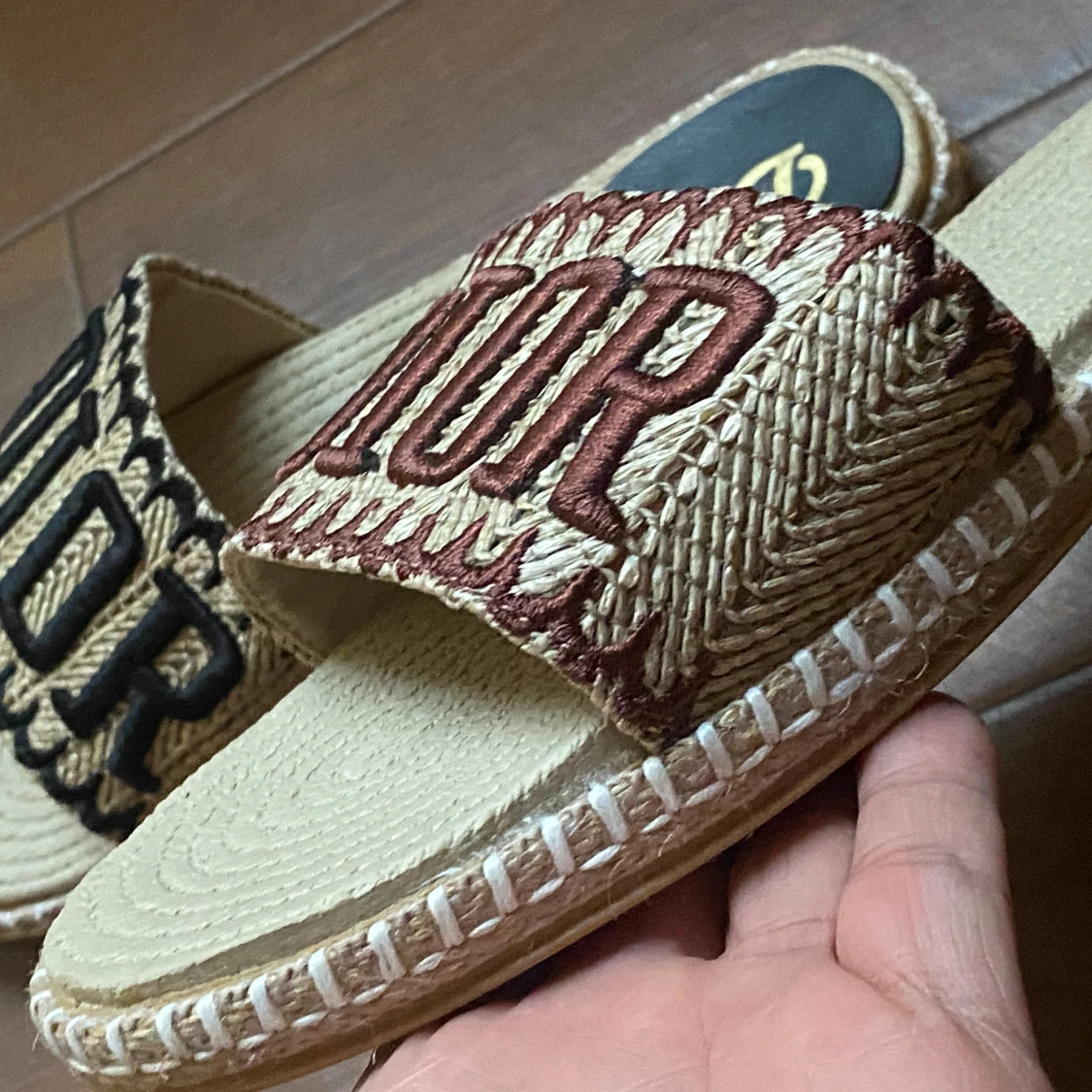 Danitii sandaler i flätad naturfiber