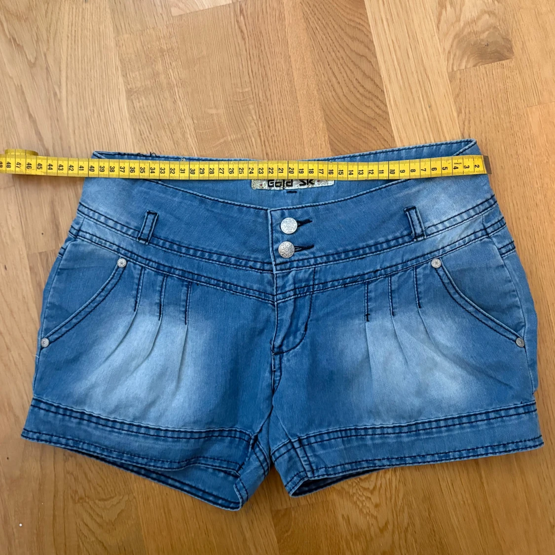 Blå jeansshorts med dubbla knappar - 2