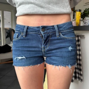 Jeans shorts från pepe  - Super snygga och trendiga jeans shorts från Pepe. 