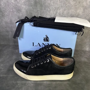 Lanvin toecap sneaker - Mycket fint skick | Size uk 8 passar 43 | Box, snören, dustbags och brev medföljer | fraktar spårbart inom 24 timmar |  för att köpa klicka ” köp nu” | vid frågor skriv ett meddelande |