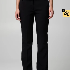 Svarta kostymbyxor - Fina kostymbyxor i modellen Vera regular, säljer dessa pågrund av att de har blivit förstora för mig. Jag har använt dessa men det syns inte! 