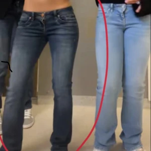 Mörkblå ltb jeans - Säljer ett par bootcut jeans. De är mörkblåa med lätt slitning och låg midja. Strl 26x30. Perfekta för en avslappnad och trendig look.