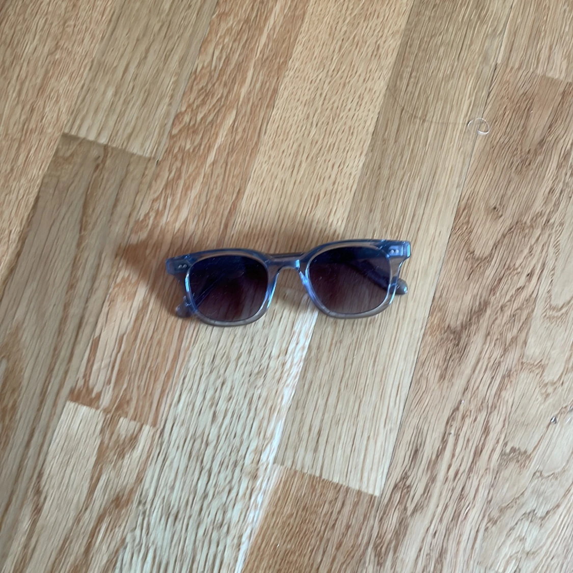 Grå transparenta solglasögon från CHIMI