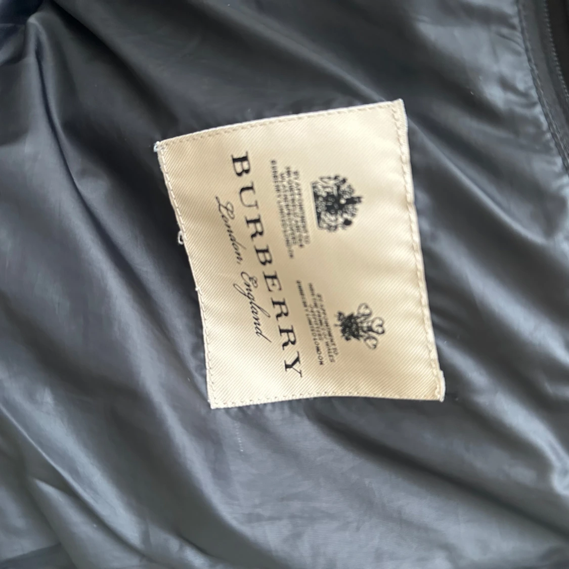 Svart pufferjacka från Burberry - 1