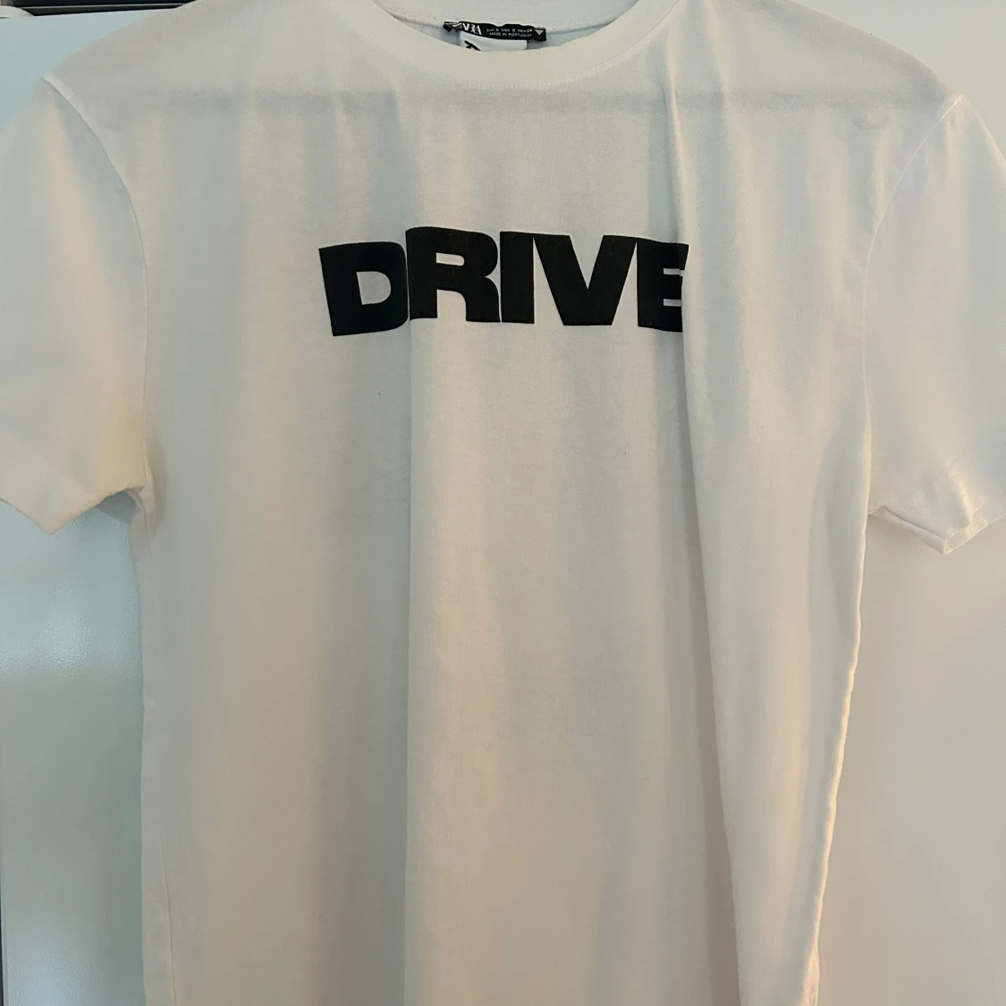 Vit t-shirt med Drive-tryck från Zara
