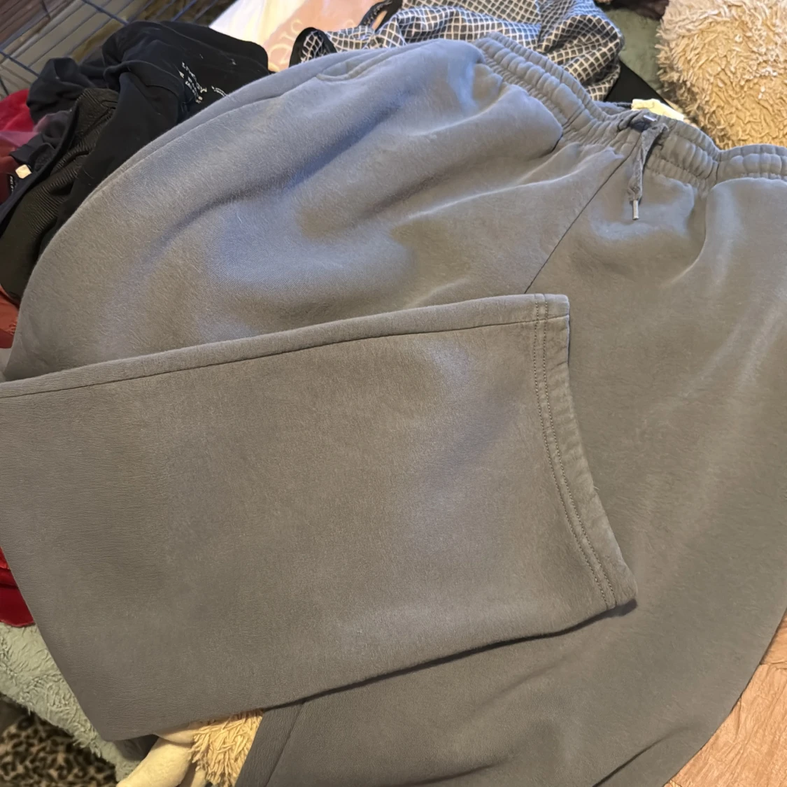 Grå mjukisbyxor från Gina Tricot - 4