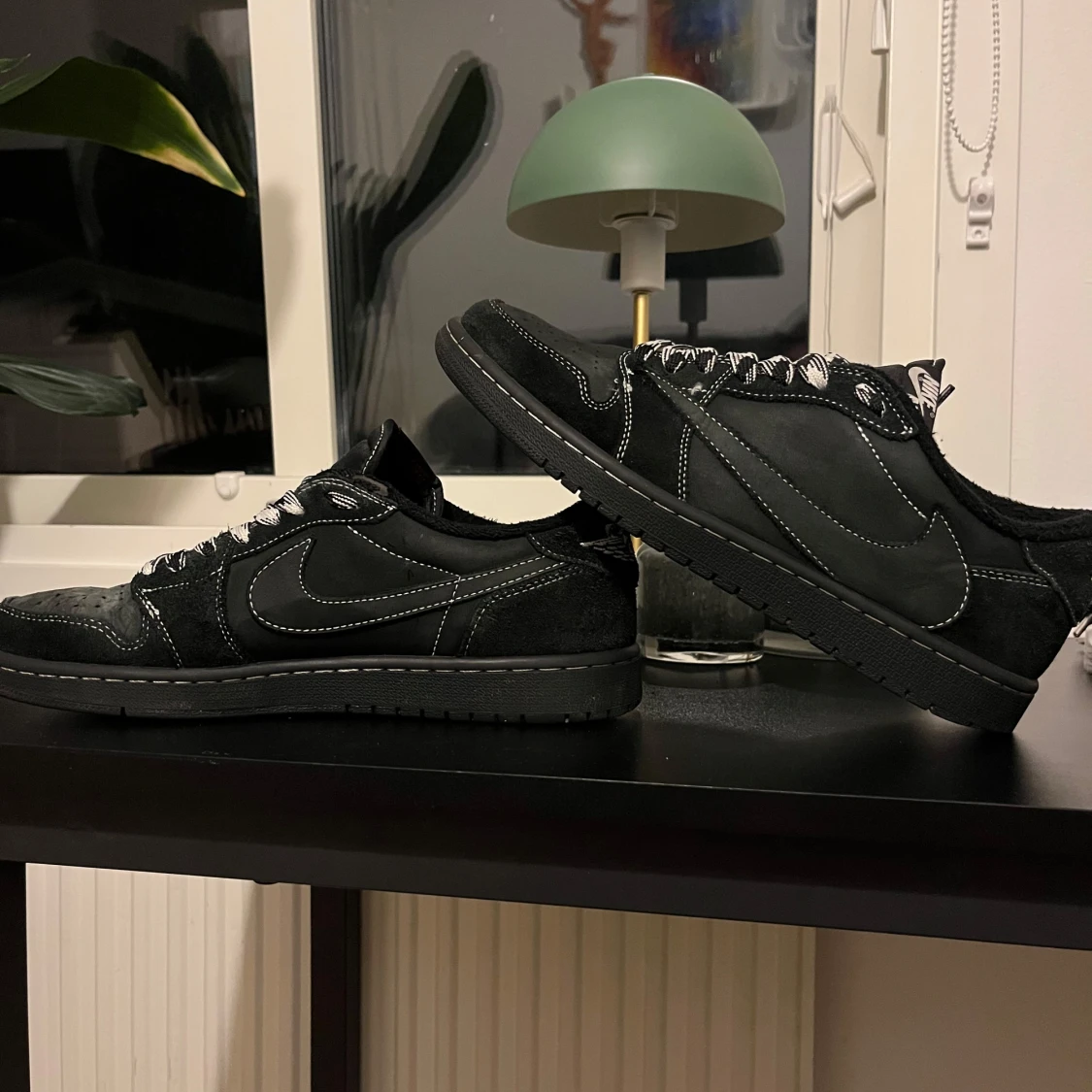 Svarta Nike sneakers med vit kontrastsöm - 1