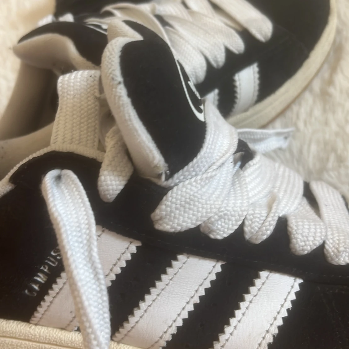 Adidas Campus sneakers i svart mocka - 4