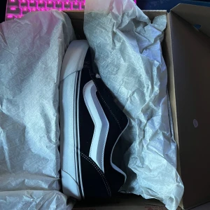 Vans Knu Skool - Helt nya aldrig använda, storlek 44,5!