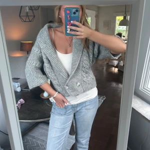 Stickad kofta - Såååå fin stickad kofta! Perfekt till sommaren😍😍😍