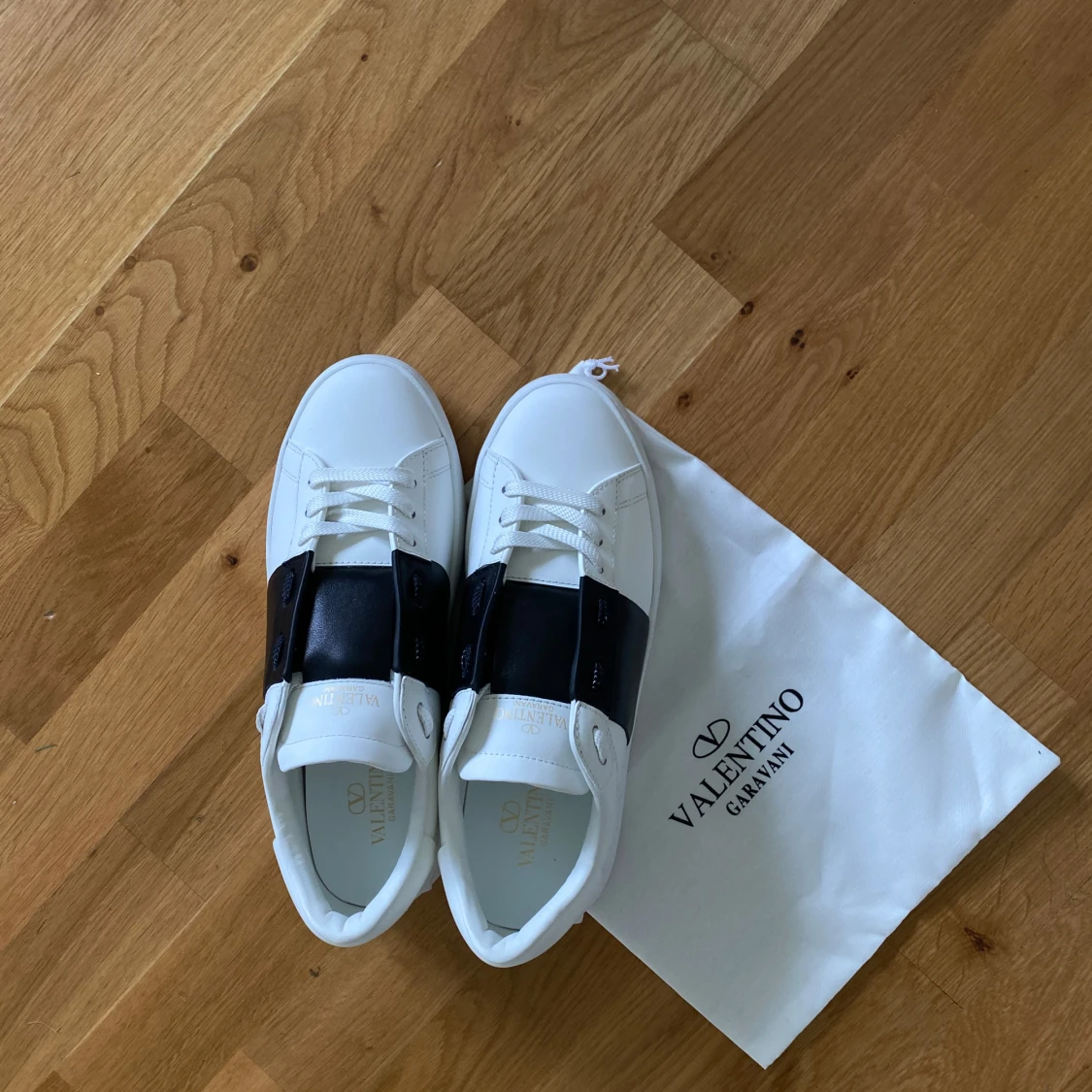 Valentino Garavani Opens vita - 1