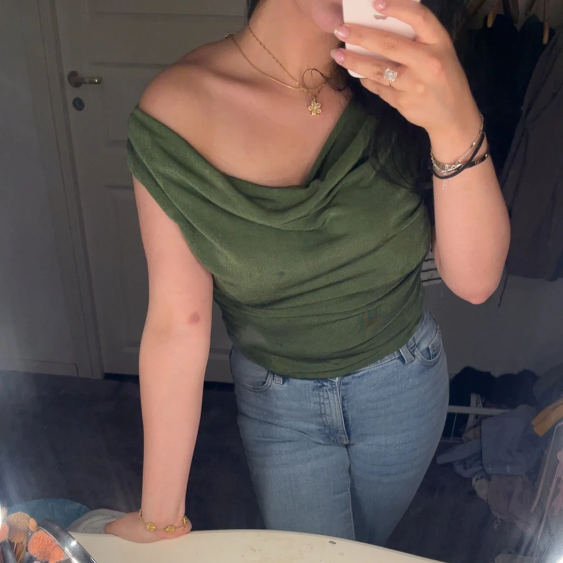 Olivgrön offshoulder topp - 4