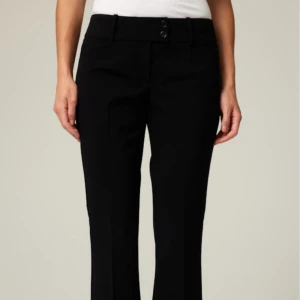 Kostymbyxor - Kostymbyxor ifrån Bikbok i storlek 36, verkar inte längre finnas kvar! Använda några gånger men i mycket fint skick, passar mig som är en 36/38 men är lite tajta