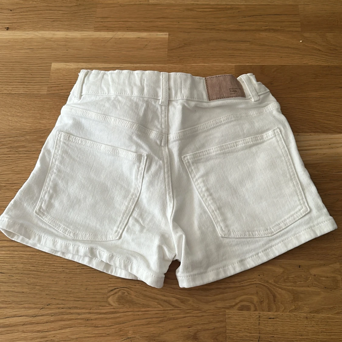 Vita jeansshorts från Zara - 1