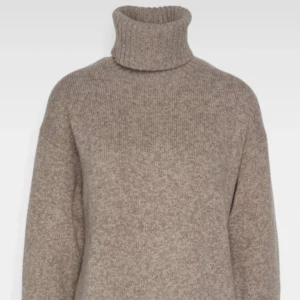  stickad polotröja från  Ralph Lauren - Endast använd 2 gånger, köpt för 2 699kr