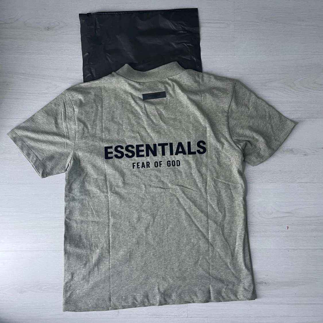 Gråt sett från Essentials Fear of God - 4