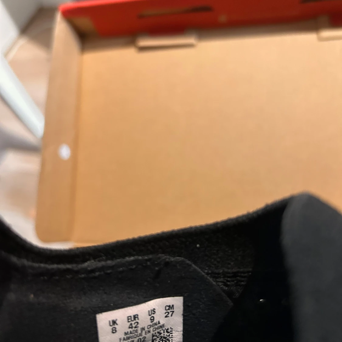 Svarta fotbollsskor med silverdetaljer - 2