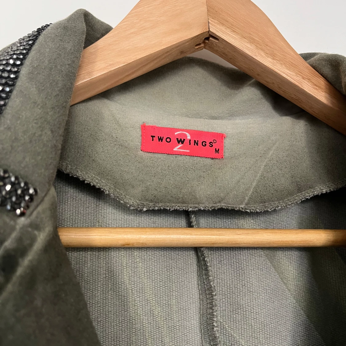 Olivgrön kavaj med nitar från Two Wings - 2