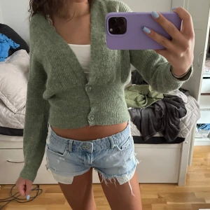 Stickad tröja  - Super snygg grön stickad tröja 