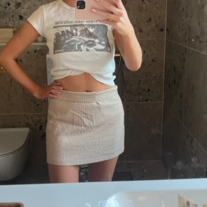 Rutig kjol - Rutig bomullskjol, går att vika ner så den blir Lågmidjat!