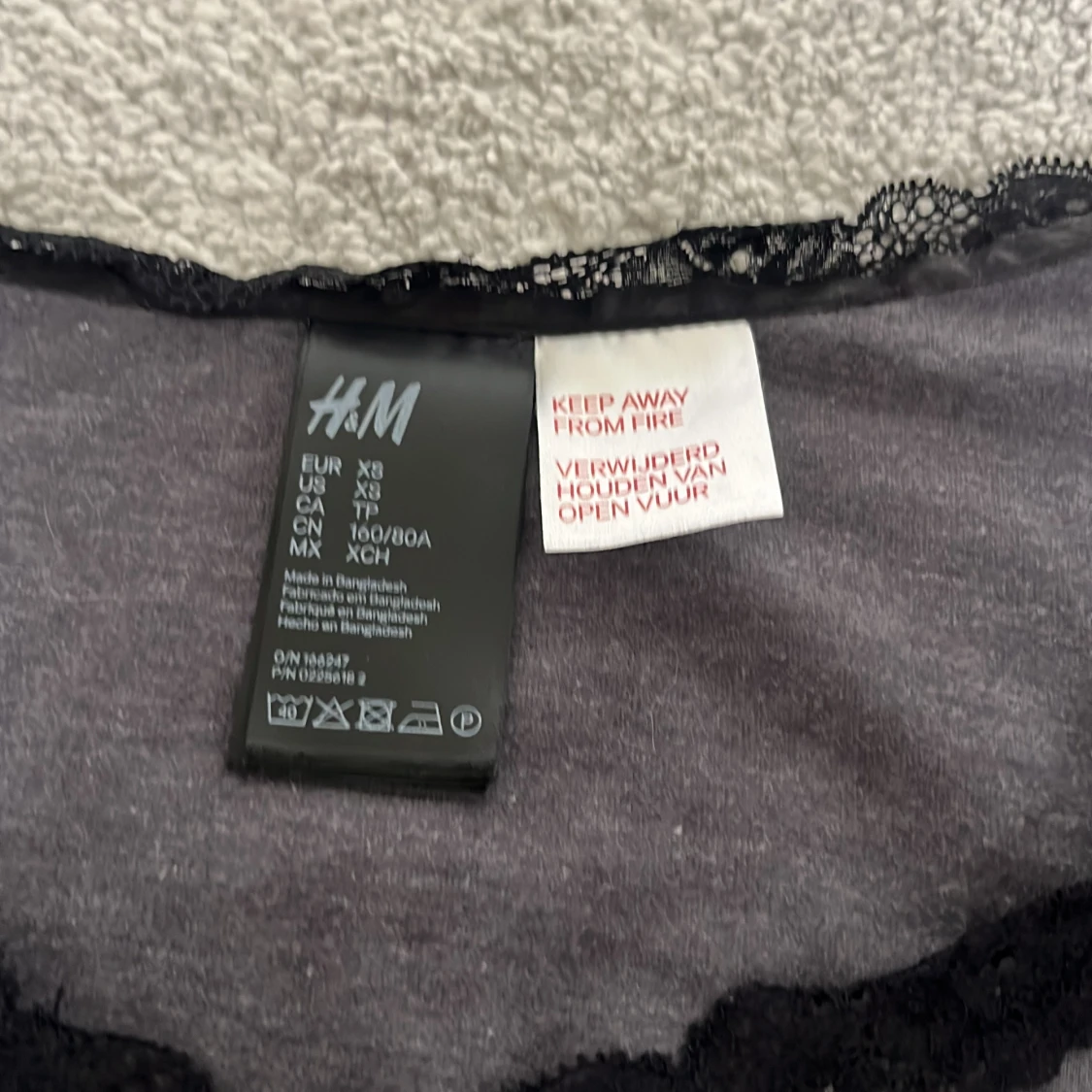 Mörkgrå långärmad topp med spets från H&M - 2