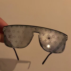 Lv glasögon - Säljer dessa då min stil ändrats. Fraktar runt hela Sverige 