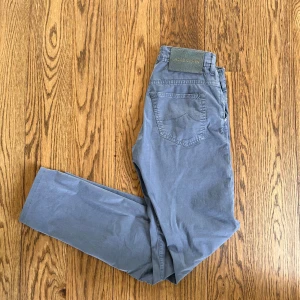 Jacob cohen Jeans  - Jacob Cohen Jeans | Skick: 9/10 | Size - 31 | Fraktar via postnord eller instabox på köparens bekostnad | Hör av dig vid minsta fråga eller fundering // NPS