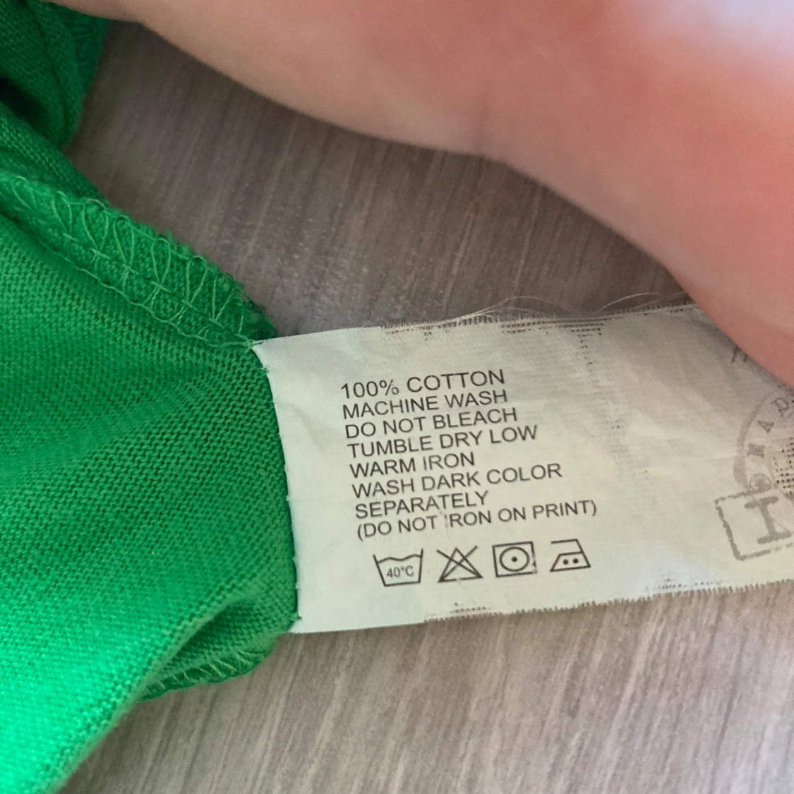 Grön t-shirt med v-ringning från Lee Cooper - 1