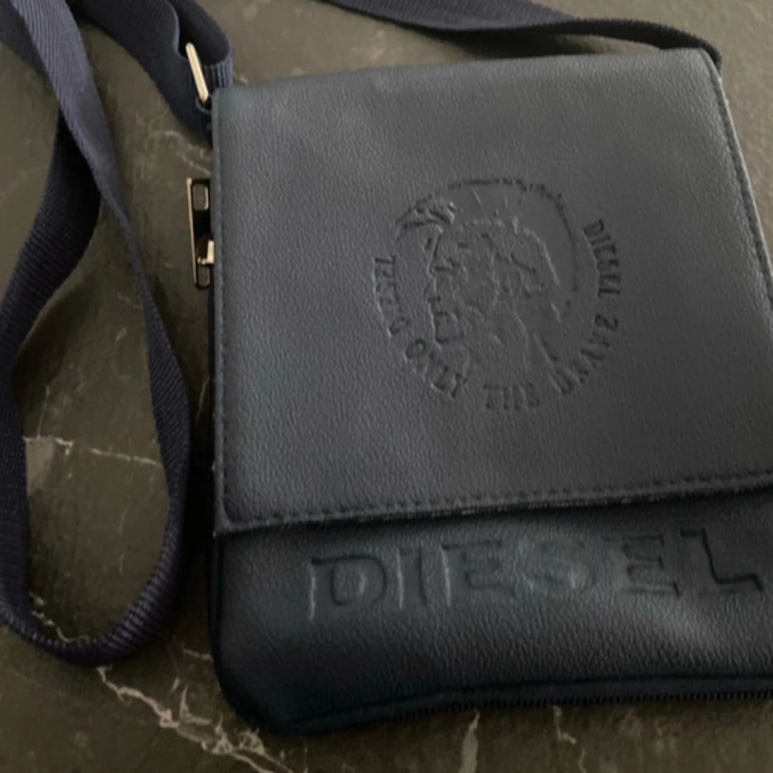 Mörkblå axelväska från Diesel - 2