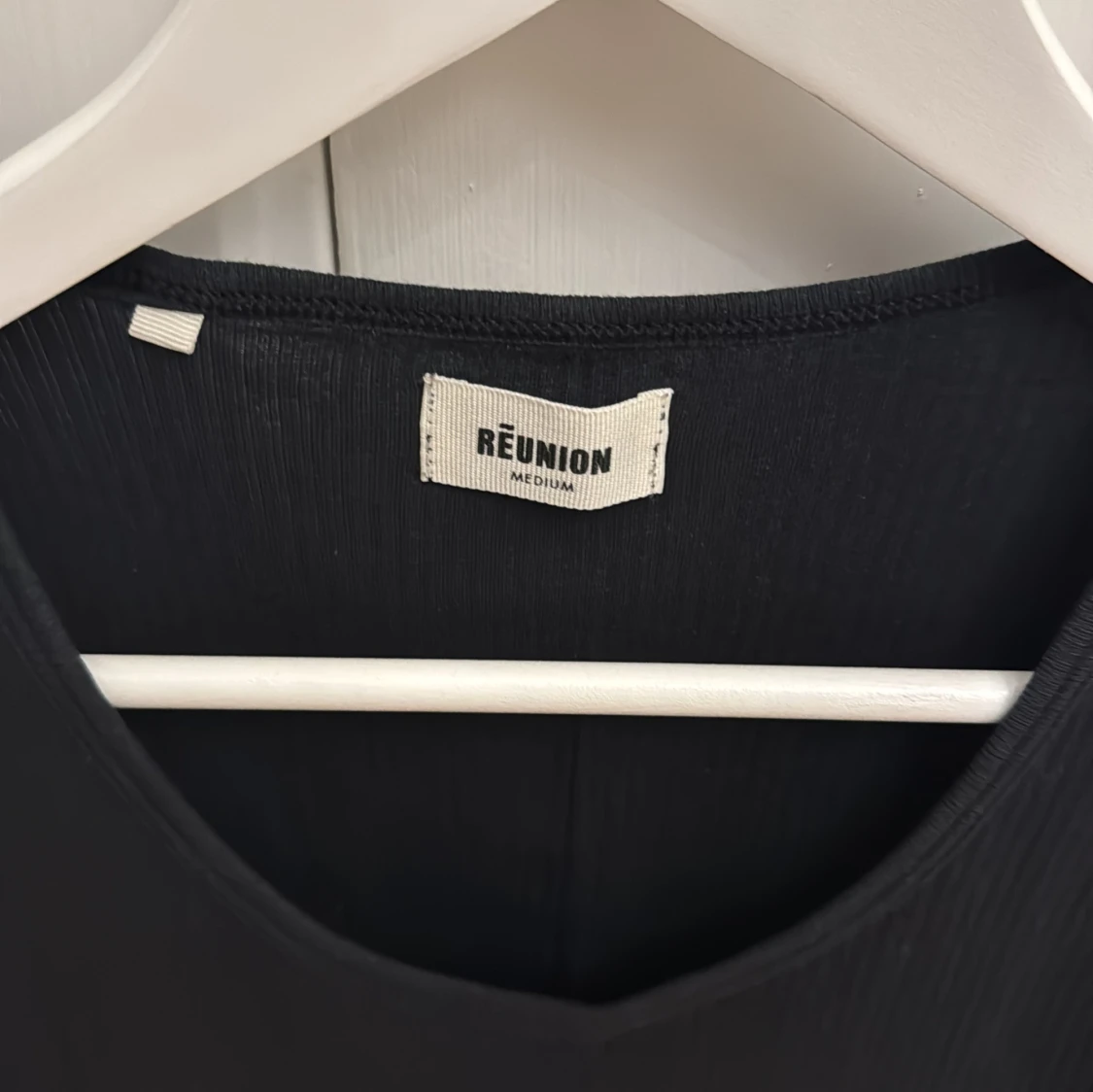 Svart ribbad linnetopp från Réunion - 1