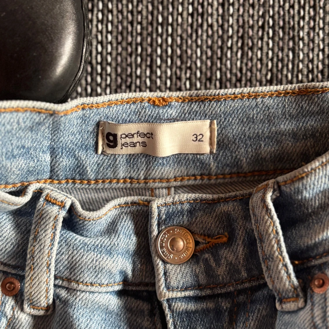 Ljusblå jeansbyxor från ginatricot - 2