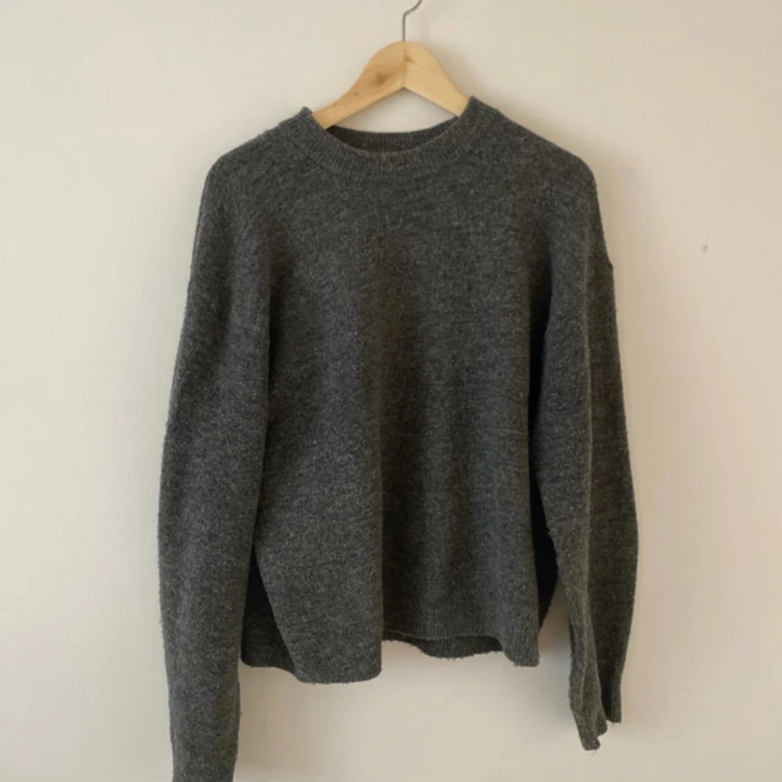 Grå stickad tröja från H&M