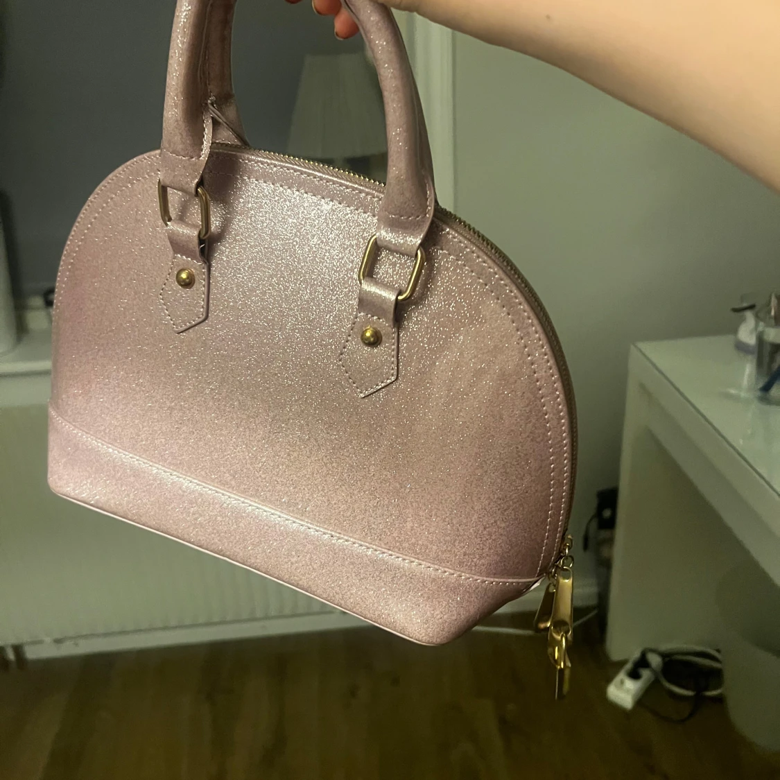 Glittrig rosa handväska